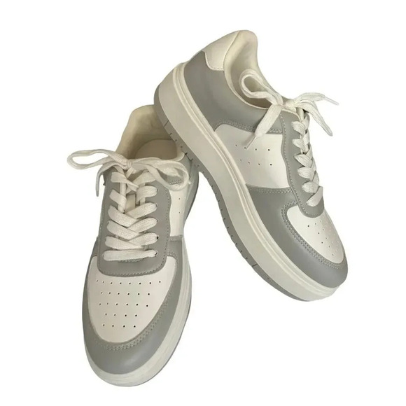 NWOT Madden Girl Women’s Natalie Ledge Platform Sneakers Gray and White Size 8.5 - Picture 2 of 9